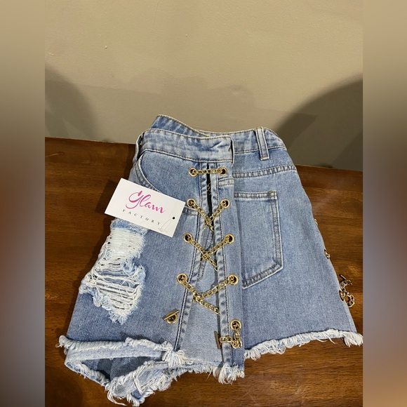 Gold chain denim shorts size Medium 100% Cotton - Picture 3 of 7
